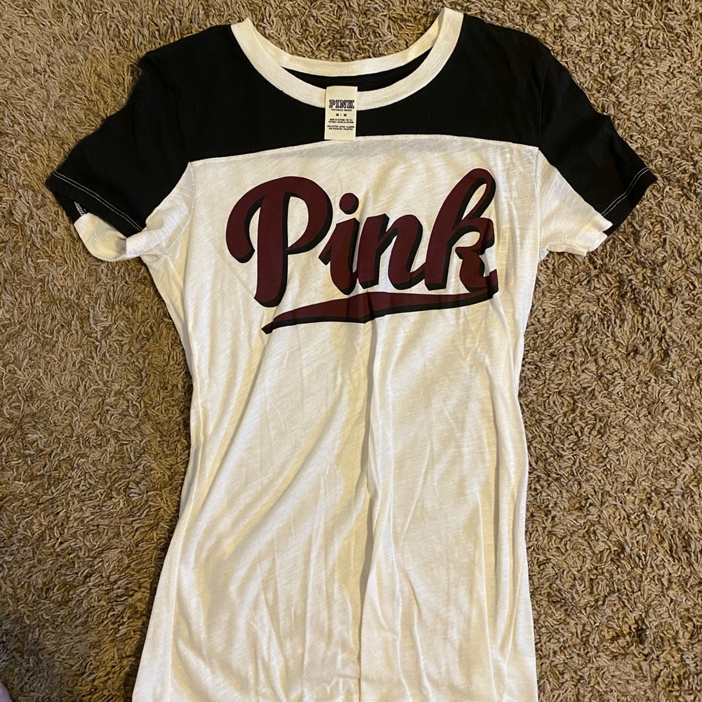pink t shirt